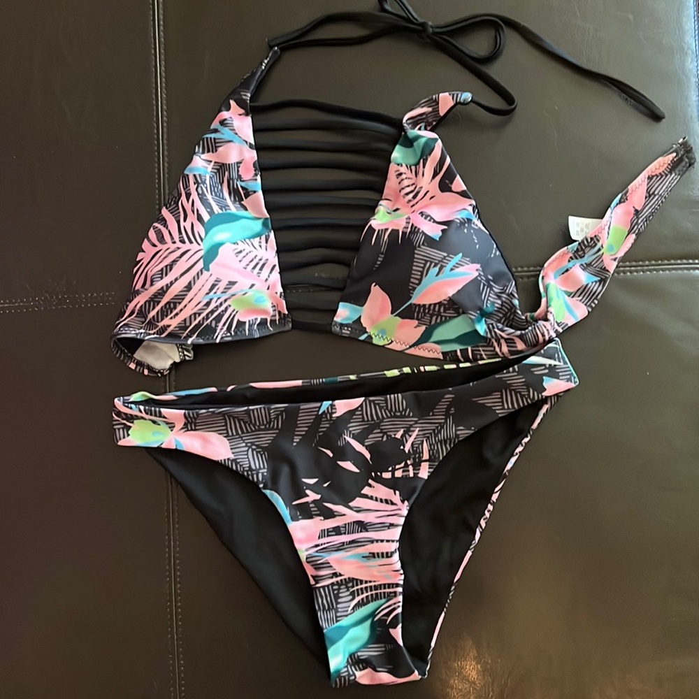 Strappy bikini set